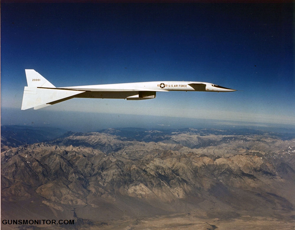 North American XB-70A Valkyrie in flight (S/N 62-0001). Note the drooped wings. (U.S. Air Force photo)